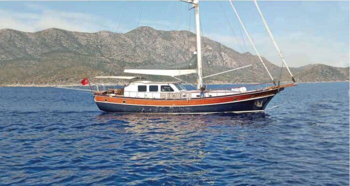 Carpe Diem Coral Yacht - Image 1