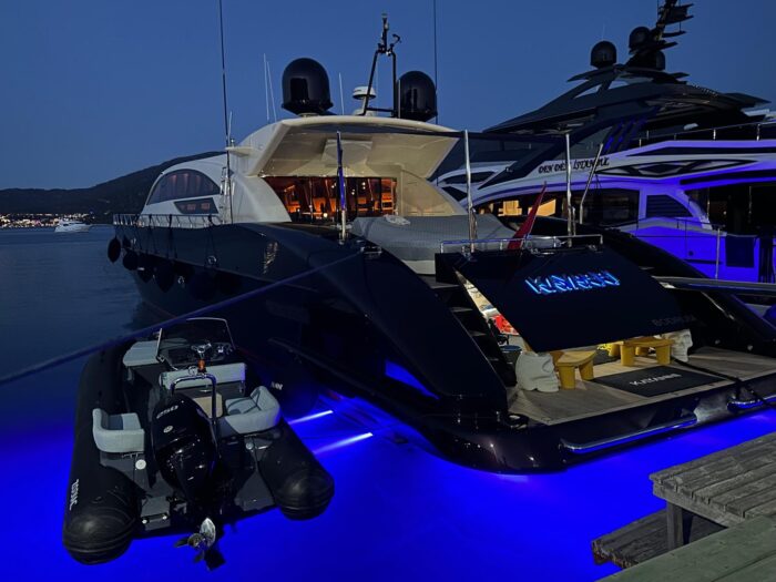 Kayanni Motor Yacht - Image 3
