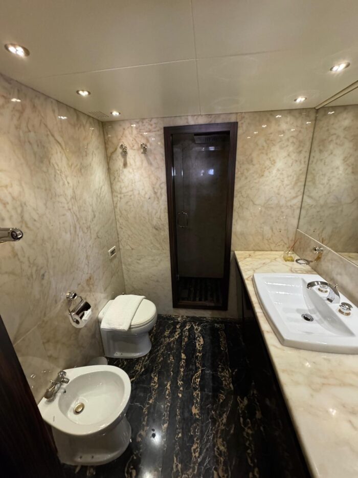 Kayanni Motor Yacht - Image 8