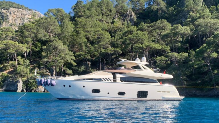 Ferretti 800