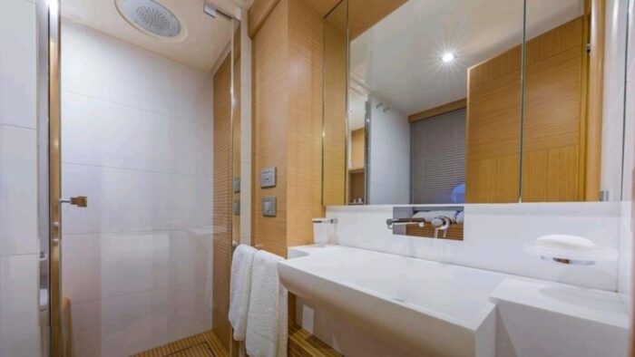 Ferretti 800 - Image 12