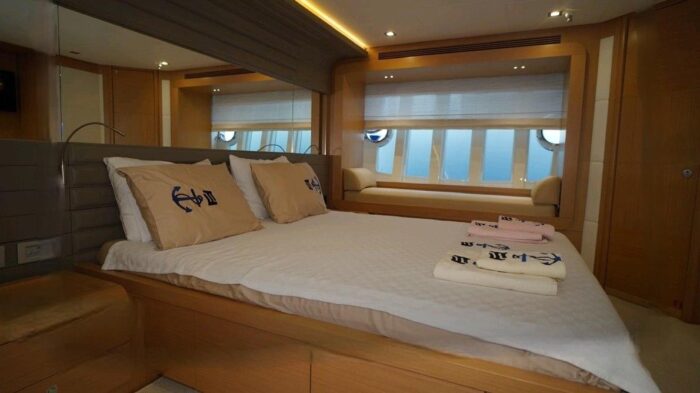 Ferretti 800 - Image 9