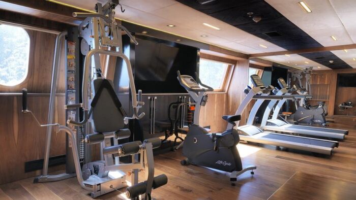 Super Yacht - Image 29